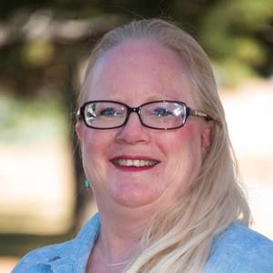 Meet your Posher, Dena